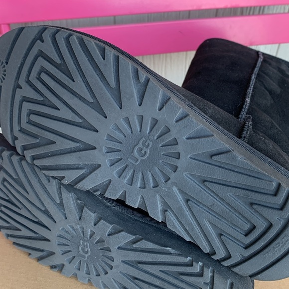 Women’s UGG classic Tall Boot, black -like new! Size 8. - Picture 4 of 6